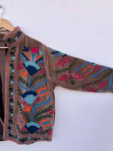 Chaqueta Bomber Azul de Terciopelo Suzani, Tejida, Transpirable, Hecha a Mano, Bordada, Acolchada, con Letras, Estilo Bohemio, Étnico, para Festival, Invierno, de Nailon y Lana - Product Image 2