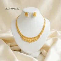 Collier classique pour femme en laiton plaqué or 18 carats avec pendentif et chaîne à maillons en forme de boîte à fleurs, bijoux de mode