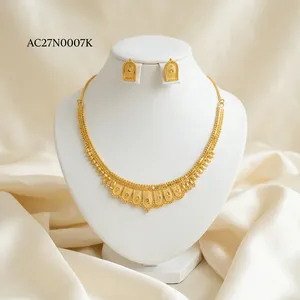 Collar Clásico para Mujer con Cadena de Caja de Flores Chapada en Oro de 18K y Colgante, Joyería de Moda - Product Image 1