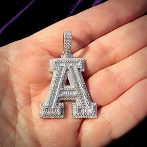 Colgante de Lujo Personalizado con Letra A, Chapado en Plata de Ley 925, con Corte Baguette y Redondo, Engaste en Canal, para Uso Diario - Product Image 3