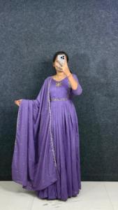 Robe Anarkali longue de luxe, magnifique, de créateur, en tissu épais, style indien et pakistanais, avec dupatta, pour mariage et soirée - Product Image 4