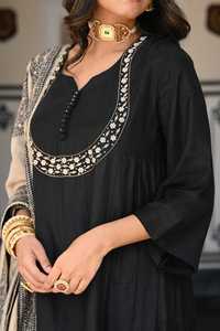 ชุดสูทผ้าไหมอินเดียปากีสถานสีลาเวนเดอร์ ดีไซน์ทันสมัย สำหรับผู้หญิง สวมใส่ในงานปาร์ตี้ งานแต่งงาน หรืองานพิธีต่างๆ  แบบพิเศษเฉพาะตัว - Product Image 2