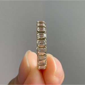 Conjunto de bisel de eternidad completo, moissanita de corte esmeralda, banda de boda y aniversario para mujer, anillo minimalista apilable de Plata de Ley 925 - Product Image 2