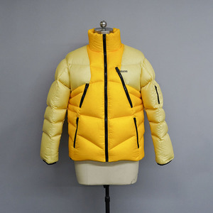 Chaqueta Acolchada Personalizada de Color Amarillo, con Cuello Alto de Dos Tonos, Capucha, Relleno de Poliéster, Cierre Frontal con Cremallera, Estilo Casual de Primavera para Hombre - Product Image 4