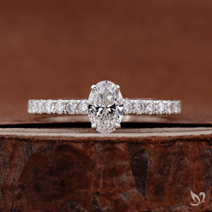 Anillo de Compromiso Minimalista con Diamante Ovalado Cultivado en Laboratorio de 0.5ct, Banda Pavé Catedral, Oro Blanco de 10K, Certificado IGI, Anillo Nupcial Delicado - Product Image 1