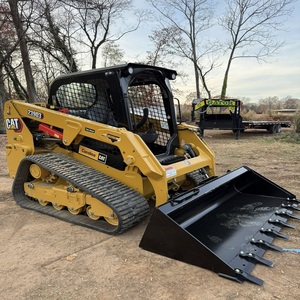รถตักล้อยาง CAT 239D3 สมรรถนะสูง ขับเคลื่อน 4 ล้อ พร้อมบุ้งกี๋ตักด้านหน้าและแบริ่งแกนกลางที่ทนทาน - Product Image 1