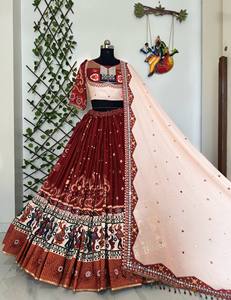 Lehenga Choli Tradicional Indio para Mujer, de Seda Color Granate, Bordado, Largo hasta el Suelo, Corte Regular, para Bodas, Fiestas, Diwali, Ropa Étnica - Product Image 4