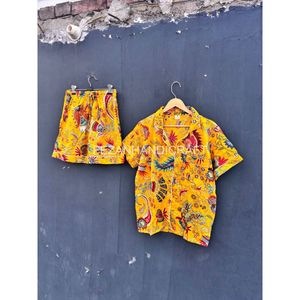 Ensemble chemise et short en coton imprimé Paisley jaune pour femmes, tenue d'été décontractée, coupe régulière, col rabattu - Product Image 3