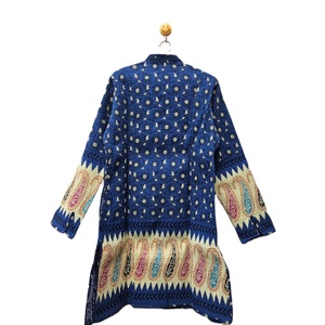 Veste matelassée longue d'hiver vintage pour femmes faite à la main finition Unique Indigo imprimé rayure décoration respirant bouton fermeture - Product Image 6
