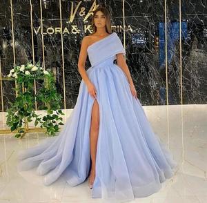 Robe de soirée de luxe en organza bleu ciel asymétrique à une épaule, coupe trapèze, élégante, pour femme, avec fente latérale, longueur ras du sol, pour bal et soirée - Product Image 1