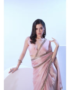 Sari Tradicional de Fiesta para Mujer KV, en Organza Rosa con Adornos de Viscosa y Seda, Sin Arrugas, de Diseño, con Blusa Sin Coser - Product Image 4