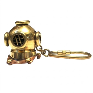 Llavero de Casco de Buceo Náutico de Latón |   Llavero con diseño de casco de buceo antiguo |   Colgante Coleccionable Marítimo, Regalo para Hombres, Viajes - Product Image 2