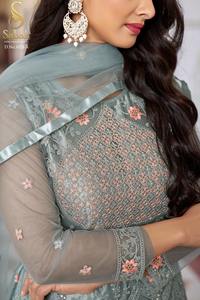 Exclusivo Conjunto de Salwar Kameez con Bordado de Mariposa, Diseños Étnicos Modernos, Parte Inferior de Satén para Mujer, Ropa de Invierno, Estilo Indio Pakistaní - Product Image 2