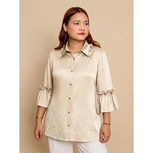 เสื้อเชิ้ตผู้หญิงสไตล์คลาสสิคสวมใส่สบาย ระบายอากาศได้ดี ผลิตจากผ้าคุณภาพพรีเมียม เหมาะสำหรับใส่ทำงาน เดินทาง และใส่ในชีวิตประจำวัน ซื้อโดยตรงจากผู้ผลิต - Product Image 1