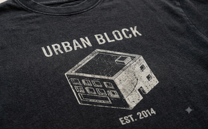 T-shirt à manches courtes pour homme Urban Block, noir, imprimé avec un motif de bâtiment, col rond, coupe classique, décontracté, 100% coton - Product Image 3