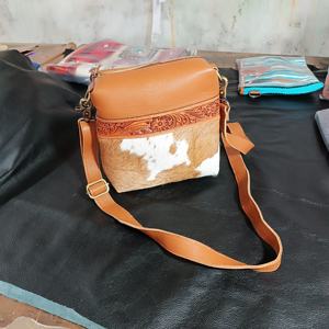 Fabricant de stock prêt cuir de vachette gaufré à fleurs en cuir véritable sac à bandoulière fourre-tout sac à main usiné bohème Style occidental gland - Product Image 6