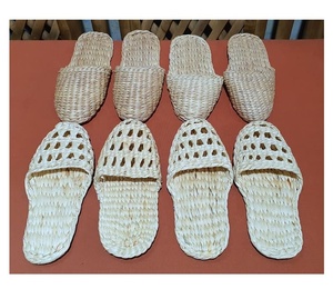 Fabrication de pantoufles unisexes en paille naturelle tissées à la main en jacinthe d'eau pour Spa Hotel Resort et usage domestique - Product Image 2