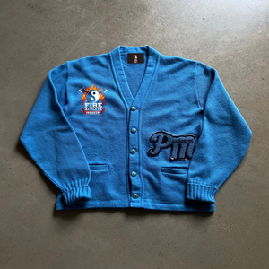 Suéter Cárdigan Azul Claro Cómodo para Hermandades Universitarias y Fraternidades Griegas 2025 del Fabricante - Product Image 4