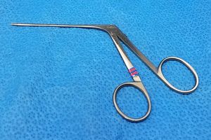 Pinzas de Acero Inoxidable Tipo Alligator, 3.5 Pulgadas - Duraderas, con Punta Serrada para un Agarre Preciso, Instrumentos Médicos de Ariston - Product Image 4