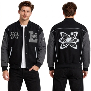 Chaqueta de Lana Gris Jaspeado con Mangas Negras, Parche de Letra M en Chenilla, Transpirable, Cálida, Chaquetas Letterman Casuales al por Mayor - Product Image 5