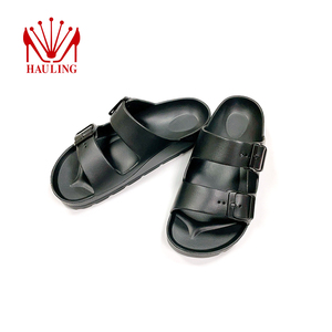 Fabricante de sandalias EVA moldeadas, desarrollando pantuflas con temática de fútbol para pedidos al por mayor, promoción de temporada y exportación. - Product Image 6