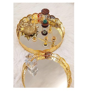 Plateau de service en métal plaqué argent, gravé, élégant et décoratif pour la maison, l'hôtel et les événements - Product Image 1