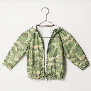 ODM OEM Veste imperméable à manches raglan vert camouflage pour enfants - Product Image 5