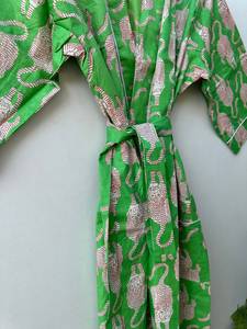 Robe kimono en coton à imprimé animalier bohème, élégante, pour la plage ou comme tenue décontractée. - Product Image 2