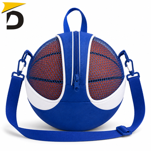 Bolsa de malla ligera para baloncesto diseñada con malla transpirable y cierre seguro para una fácil organización del equipo de entrenamiento - Product Image 5