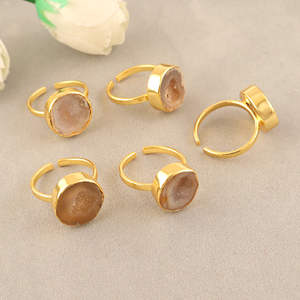 Anillo de moda ajustable chapado en oro de 18k con ágata drusa, estilo de lujo, geoda en bruto, joyería de alta gama, el más vendido al por mayor - Product Image 6