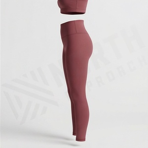 Ensemble de vêtements de yoga et de fitness deux pièces personnalisé, très élastique, antibactérien, pour femmes, short de sport uni, tenue de gym tendance, vente en gros - Product Image 3