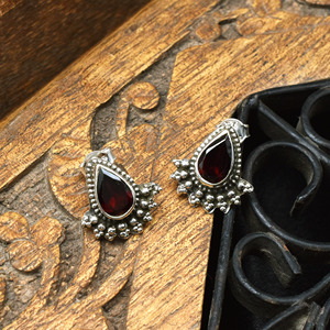 Boucles d'oreilles en argent sterling 925 avec grenat rouge naturel en forme de poire, bijoux en argent faits à la main avec pierres précieuses, fournisseur en gros - Product Image 4