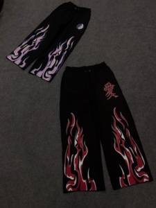 Pantalon de survêtement de qualité supérieure, vente en gros, mode japonaise, broderie Kanji, imprimé flamme noire personnalisé, coupe large - Product Image 1