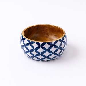 Bol en bois idéal pour servir des apéritifs, des desserts, du pain et autres aliments - Product Image 1