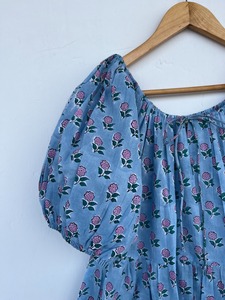 Robe longue décontractée en coton bleu ciel à imprimé floral pour femme, avec manches bouffantes et volants, vente en gros - Product Image 4