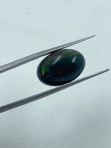 Ópalo de Fuego Natural Negro, Corte Ovalado, Piedra Suelta de 8.30 Quilates, 12x17MM, para Joyería - Product Image 2