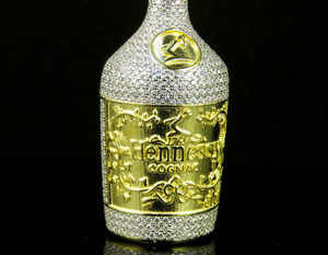 Colgante de Botella Hennessey de Lujo y Alta Calidad |   Joyería Hip Hop Unisex con Incrustaciones de Diamantes, Certificada por Terceros - Product Image 4