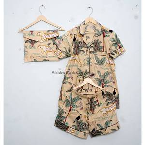 Conjunto de pijama de algodón 100% hecho a mano en India, transpirable, con estampado de selva vintage, ropa de dormir corta para mujer. - Product Image 5
