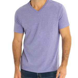 Camiseta versátil para hombre diseñada para uso diario, actividades de viaje y comodidad relajada. - Product Image 1