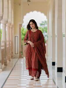 <b>Women</b>’s Meher Floral Cotton Suit Set with Printed <b>Kurta</b>, Pant & Dupatta - Product Image 4