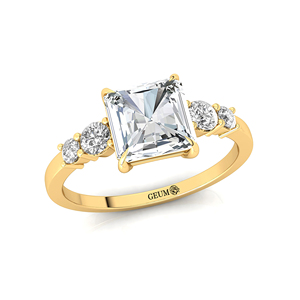 Bague de mariage unisexe en or jaune 14 carats avec diamant de laboratoire taille princesse solitaire de 2 carats et 4 accents, certifiée IGI, de luxe - Product Image 4