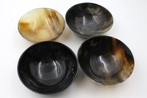 Elegante Tazón de Servir de Cuerno Hecho a Mano, Acabado Pulido de Alto Brillo, Libre de BPA, Libre de Plomo, Ecológico, Apto para Lavavajillas, Ideal para Fiestas - Product Image 3