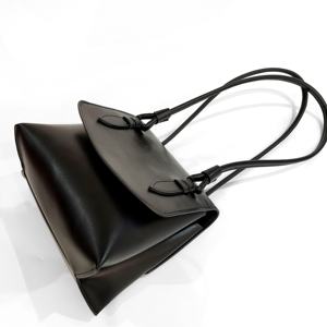 Castello กระเป๋าสะพายไหล่หนัง PU สีดำสำหรับผู้หญิง, กระเป๋าสะพายแฟชั่นปรับสายได้คุณภาพสูง - Product Image 2