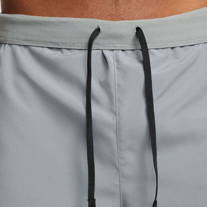 กางเกงขาสั้นออกกำลังกายผู้ชายแบบขายส่งสั่งทำได้ ผ้าโพลีเอสเตอร์เนื้อแน่น ระบายอากาศได้ดี เป็นมิตรกับสิ่งแวดล้อม แห้งเร็ว สวมใส่สบายๆ ทรงหลวม - Product Image 6