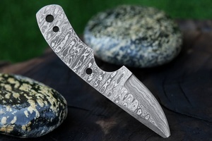 Cuchillo de caza y camping Damascus Drop Point con mango de madera, hoja forjada a medida de grado industrial OEM, proveedor con 3 años de garantía - Product Image 5