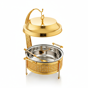 Plato para calentar de acero inoxidable plateado con diseño de celosía, tapa con gancho colgante, base perforada, incluye cuchara de servir a juego en el centro - Product Image 2