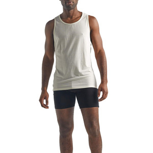 Débardeur de sport respirant personnalisé pour homme, idéal pour la gym et l'entraînement, disponible à la vente en ligne - Product Image 6