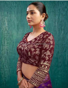 Vêtements ethniques de mariée indiens Collection de blouses de créateurs de prêt-à-porter sans effort en soie Banarasi Élément de mode vintage élégant - Product Image 2