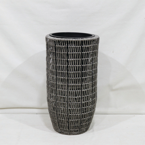 Maceta Cilíndrica Alta de Mimbre Plástico, Diseño Minimalista, Tallada a Mano, Resistente al Agua, para Plantas y Flores de Jardín - Product Image 2