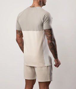 Conjunto de camiseta y pantalones cortos de lujo con paneles en contraste, transpirables y de secado rápido para hombre – Conjunto deportivo de 2 piezas cómodo y que absorbe la humedad - Product Image 2